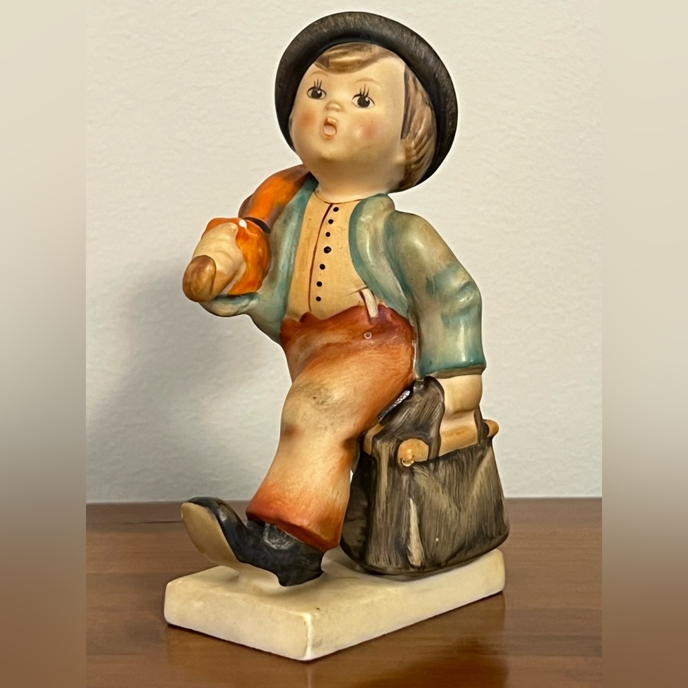 Vintage Hummel Merry Wanderer 11 2/0 Large 4.5” tall